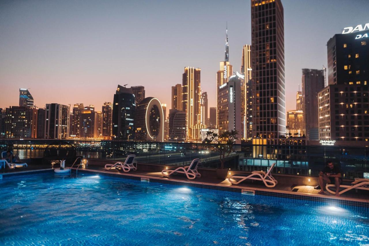 Radisson Blu Hotel, Dubai Canal View Екстериор снимка